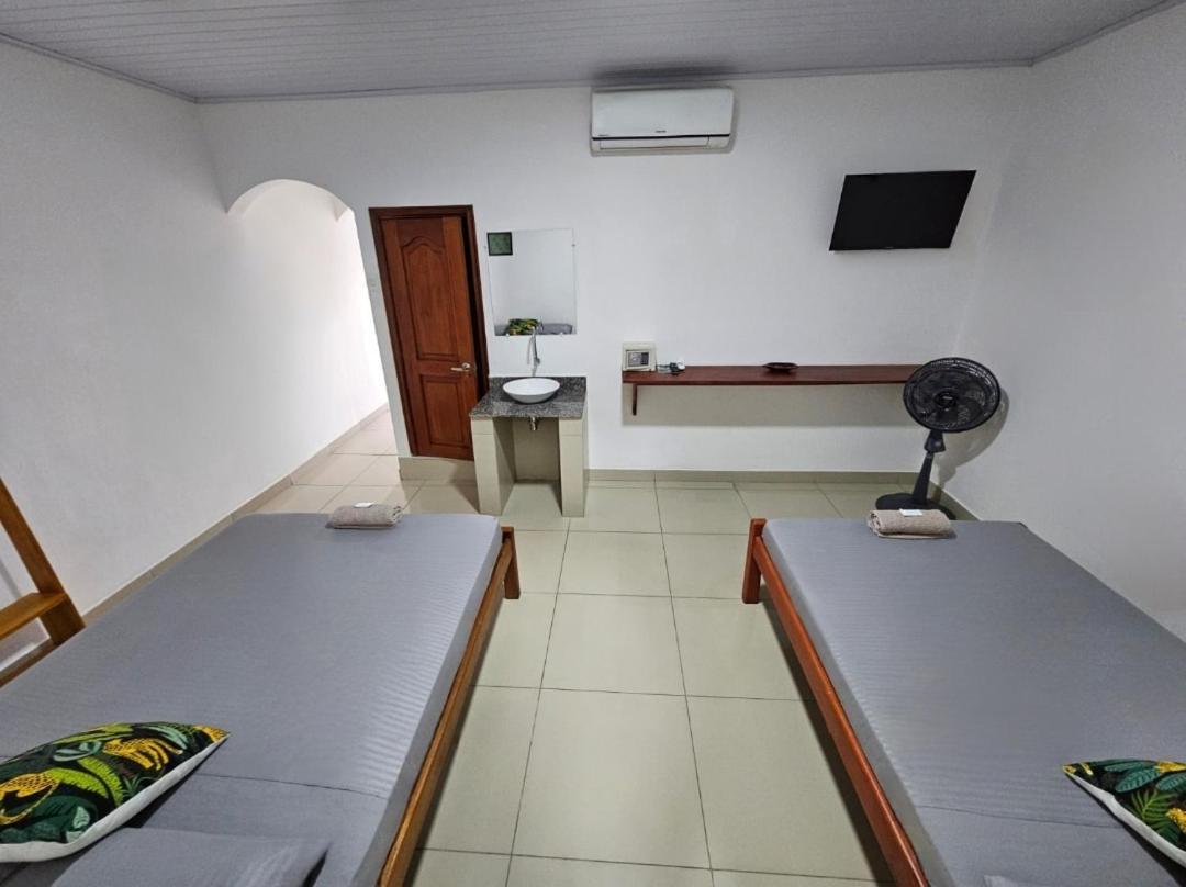Kanaq Hotel Tours Летисия Экстерьер фото