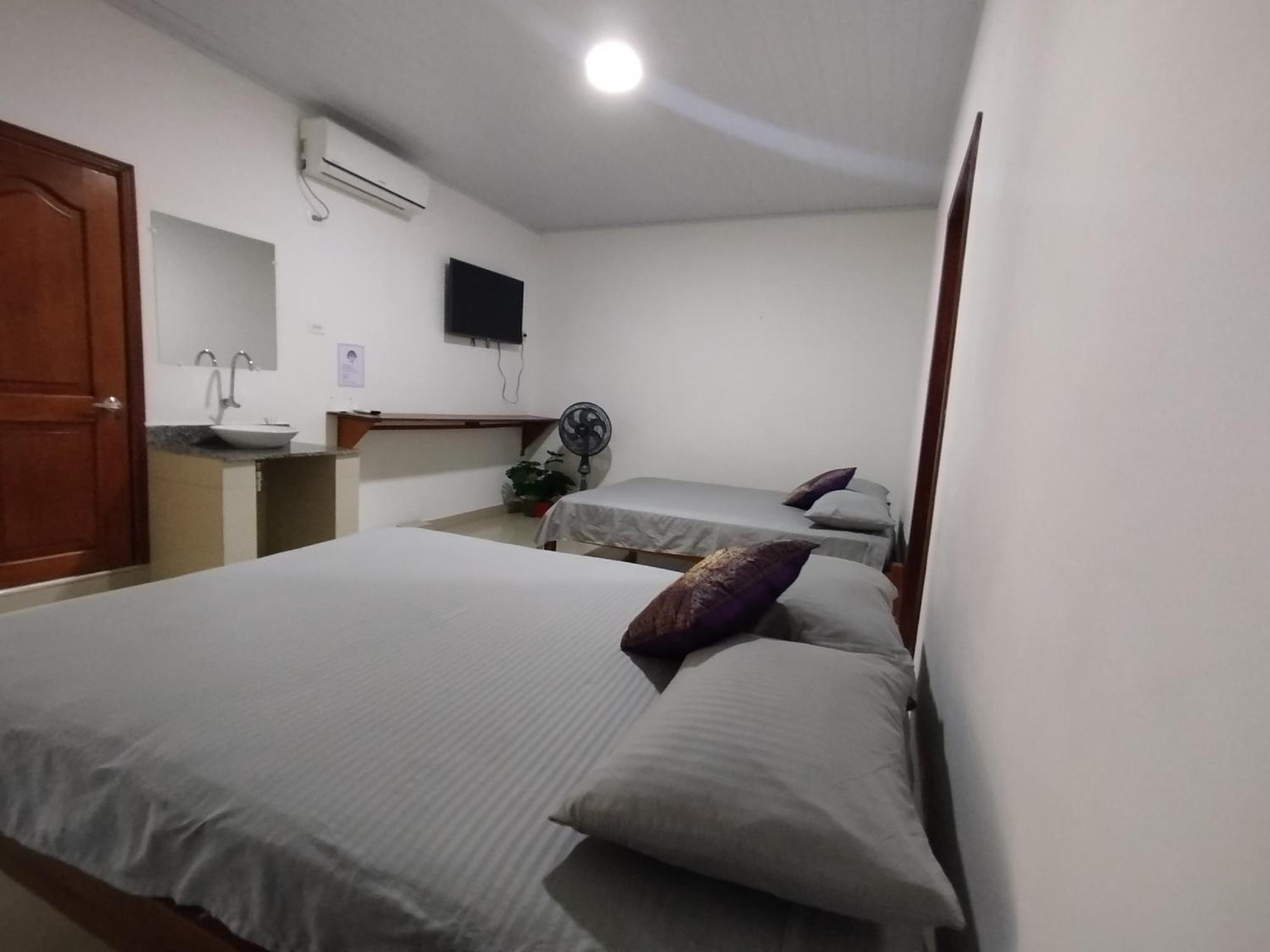 Kanaq Hotel Tours Летисия Экстерьер фото